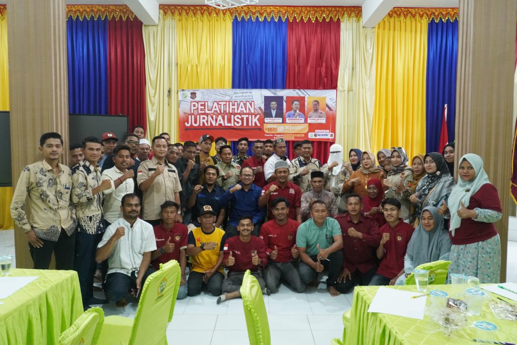 Kepala Biro Serambi Latih Jurnalistik Anggota Gemantara di UNBP